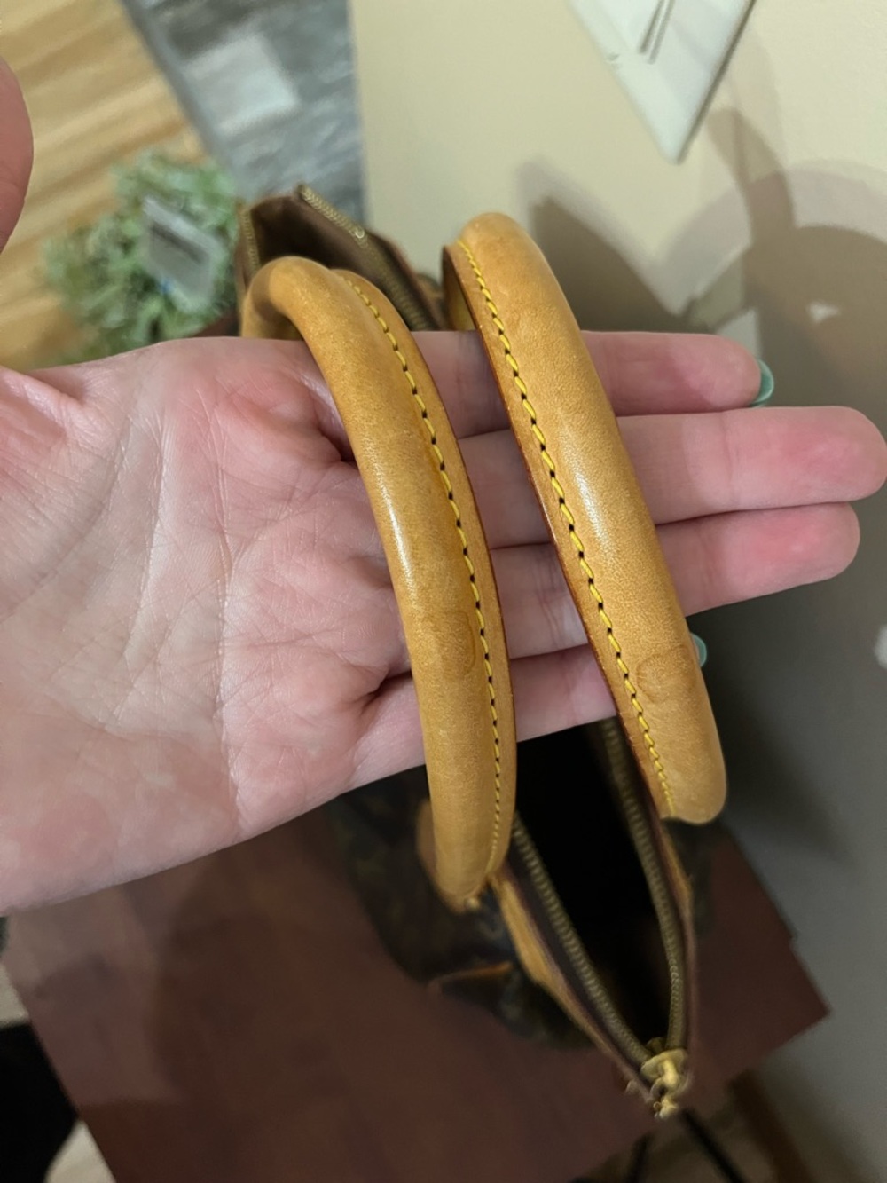 Louis Vuitton Tivoli PM - Picture 4 of 15